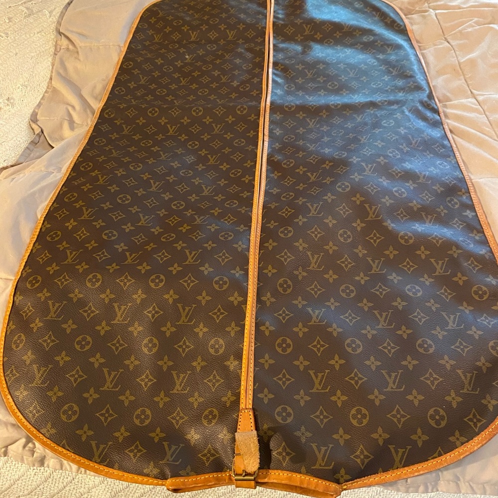 Elegant and Timeless unisex Garment Bag